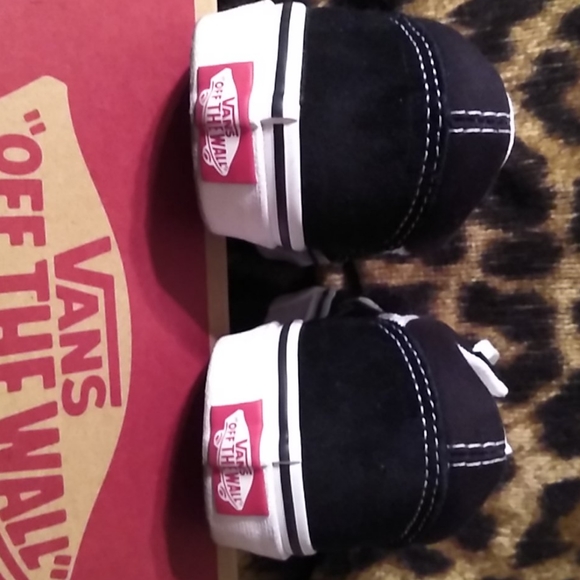 VANS - Picture 6 of 6